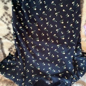 NEW WITH TAGS hollister baby tee! ♡